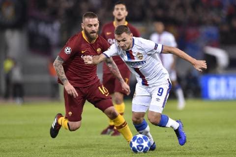 Fyodor Chalov of CSKA Moscow and Daniele De Rossi of AS Roma fight for the ball during the UEFA Champions League group stage match between Roma and CSKA Moscow at Stadio Olimpico, Rome, Italy on 23 October 2018. Copyright: xGiuseppexMaffiax 21620008