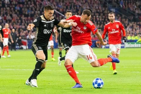 Dusan Tadic of Ajax, Haris Seferovic of SL Benfica during the UEFA Champions League group E match between Ajax Amsterdam and SL Benfica at the Johan Cruijff Arena on October 23, 2018 in Amsterdam, The Netherlands UEFA Champions League 2018 2019 xVIxVIxImagesx xTomxBodexMultimediaxIVx 12540797