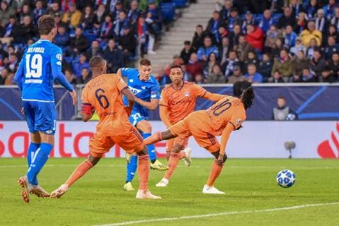 Andrej Kramaric (TSG 1899 Hoffenheim) erzieltdas 2:1, Ishak Belfodil (TSG 1899 Hoffenheim), Marcelo Antonio Guedes Filho (Olympique Lyon), Bertrand Traore (Olympique Lyon) und Kenny Tete (Olympique Lyon). Deutschland, Sinsheim, 23.10.2018, Fussball, UEFA Champions League, Matchday 3: TSG 1899 Hoffenheim vs Olympique Lyon, Rhein-Neckar-Arena DFL DFB REGULATIONS PROHIBIT ANY USE OF PHOTOGRAPHS AS IMAGE SEQUENCES AND OR QUASI-VIDEO.