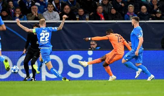 23.10.2018, xfux, Fussball UEFA Champions League, TSG 1899 Hoffenheim - Olympique Lyon, emspor, v.l. Kevin Vogt (TSG 1899 Hoffenheim), Tanguy Ndombele (Olympique Lyon), Ermin Bicakcic (TSG 1899 Hoffenheim) Goal scored, Tor zum 1:2 Sinsheim