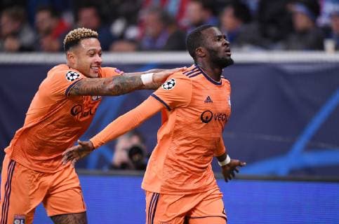 FUSSBALL CHAMPIONS LEAGUE SAISON 2018 2019 GRUPPENPHASE TSG 1899 Hoffenheim - Olympique Lyon 23.10.2018 JUBEL Olympique Lyon; Memphis Depay (li) und Torschuetze zum 2-2 Tanguy Ndombele