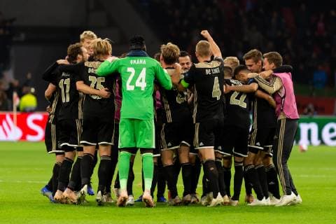 Amsterdam, Netherlands, 23.10.2018, UEFA Champions League - 2018 19 Season, Vorrunde, Gruppenphase - Gruppe E - 3. Spieltag, Ajax Amsterdam - Benfica Lissabon, die spieler von amsterdam jubeln nach dem 1:0 sieg ( DeFodi001