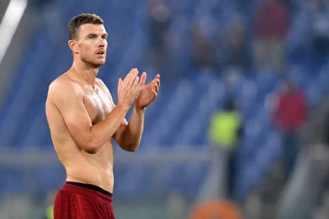 Fußball, CL, AS Rom - ZSKA Moskau Edin Dzeko of AS Roma waves fans at the end of the Uefa Champions League 2018 2019 Group G football match between AS Roma and CSKA Moscow at Olimpico stadium Allianz Stadium, Rome, October, 23, 2018 Foto Andrea Staccioli Insidefoto andreaxstaccioli