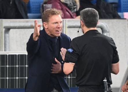 23.10.2018, xmeix, Fussball UEFA Champions League, TSG 1899 Hoffenheim - Olympique Lyon, emspor, v.l. Hoffenheims Trainer Julian Nagelsmann (TSG 1899 Hoffenheim) mit Schiedsrichter Alberto Undiano Mallenco (ESP) DFL DFB REGULATIONS PROHIBIT ANY USE OF PHOTOGRAPHS as IMAGE SEQUENCES and or QUASI-VIDEO Sinsheim