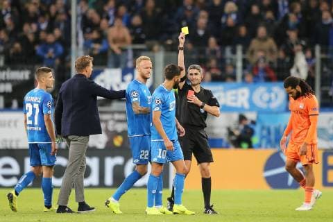23.10.2018, xtvx, Fussball UEFA Champions League, TSG 1899 Hoffenheim - Olympique Lyon emspor, v.l. Gelbe Karte, yellow card Rote Karte, red card Schiedsrichter Alberto Undiano Mallenco Kerem Demirbay (TSG 1899 Hoffenheim) (DFL DFB REGULATIONS PROHIBIT ANY USE OF PHOTOGRAPHS as IMAGE SEQUENCES and or QUASI-VIDEO) Sinsheim