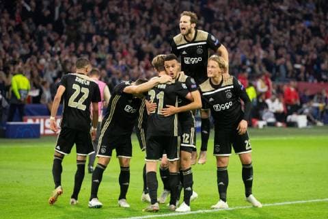 Hakim Ziyech of Ajax, Dusan Tadic of Ajax, Frenkie de Jong of Ajax, Noussair Mazraoui of Ajax, Daley Blind of Ajax, Kasper Dolberg of Ajax during the UEFA Champions League group E match between Ajax Amsterdam and SL Benfica at the Johan Cruijff Arena on October 23, 2018 in Amsterdam, The Netherlands UEFA Champions League 2018 2019 xVIxVIxImagesx xTomxBodexMultimediaxIVx 12542366