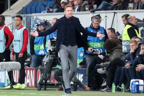 Julian Nagelsmann (Trainer, Cheftrainer, Hoffenheim), gibt Anweisungen, gestikuliert, mit den Armen gestikulieren, gives instructions, gesticulate, Freisteller, Ganzkörper, Einzelbild, Aktion, Action, Spielszene, am Spielfeldrand, an der Seitenauslinie, Fussball, UEFA Champions League, TSG 1899 Hoffenheim - Olympique Lyon,