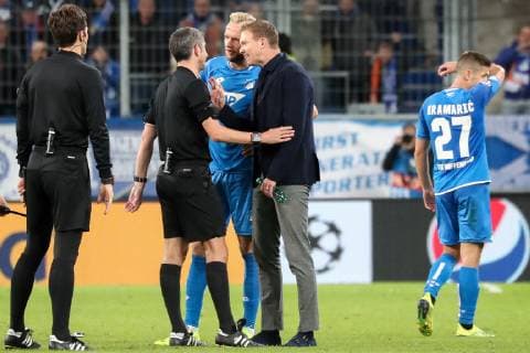 v.li.: Alberto Undiano Mallenco (Schiedsrichter, Spanien) diskutiert in der Bildmitte nach dem Schlusspfiff mit Kevin Vogt (Hoffenheim, 22) und Julian Nagelsmann (Trainer, Cheftrainer, Hoffenheim), Highlight, Beschwerde, Diskussion, Aktion, Action, Fussball, UEFA Champions League, TSG 1899 Hoffenheim - Olympique Lyon,