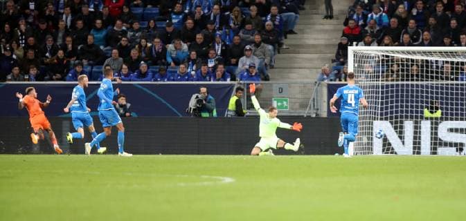 TSG 1899 Hoffenheim - Olympique Lyon Deutschland, Sinsheim, 23.10.2018, Fussball, UEFA Champions League, Saison 2018 2019, 3. Spieltag, TSG 1899 Hoffenheim - Olympique Lyon: li. Memphis Depay (Olympique Lyon); Tor 2:3 Depay.