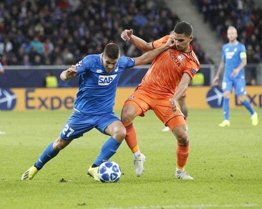 V.li. Andrej Kramaric (Hoffenh), Houssem Aouar (Lyon) . 1899 Hoffenheim-Olympique Lyon . Sinsheim, GER, .1230.2018 , 3. Spieltag, Fussball Champions League 2018 2019.
