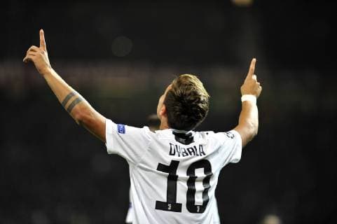 Manchester United ManU v Juventus UEFA Champions League Paulo Dybala of Juventus celebrates scoring their first goal during the UEFA Champions League match at Old Trafford, Manchester Content Not Available For UK Newspapers Copyright: xStefanoxGnechx FIL-12450-0023