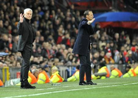 Manchester United ManU v Juventus UEFA Champions League Jose Mourinho, manager of Manchester United gestures to Juventus fans as Massimiliano Allegri, head coach of Juventus instructs his team during the UEFA Champions League match at Old Trafford, Manchester Content Not Available For UK Newspapers Copyright: xStefanoxGnechx FIL-12450-0037
