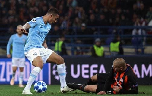 Fußball, CL, Schachtar Donezk - Manchester City Defender Yaroslav Rakytskyi (R) of FC Shakhtar Donetsk lies on the pitch during the UEFA Champions League Group F Matchday 3 game against Manchester City FC at the Metalist Stadium Regional Sports Complex, Kharkiv, northeastern Ukraine, October 23, 2018. Ukrinform. UCL: Shakhtar 0-3 Manchester City in Kharkiv  Copyright: xDanilxShamkinx