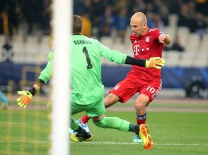 Vassilis Barkas ( AEK Athens FC 1 ) Arjen Robben (FC Bayern Muenchen 10), AEK Athen vs. FC Bayern Muenchen, Fussball, Champions League Gruppenphase, 23.10.2018 AEK Athen vs. FC Bayern Muenchen, Fussball, Champions League Gruppenphase, 23.10.2018 Athen Copyright: xEIBNER HarryxLangerx EP_HLR