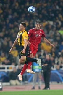 Ezequiel Ponce ( AEK Athens FC 22 ) Javier Martinez (FC Bayern Muenchen 8), AEK Athen vs. FC Bayern Muenchen, Fussball, Champions League Gruppenphase, 23.10.2018 AEK Athen vs. FC Bayern Muenchen, Fussball, Champions League Gruppenphase, 23.10.2018 Athen Copyright: xEIBNER HarryxLangerx EP_HLR