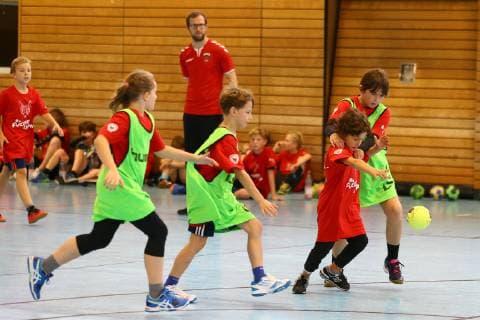 Handball, Herren, 1. Bundesliga, Saison 2018 19, Ferien-Camp der Füchse Berlin, Trainingsspiel der Kinder, 23.10.18, Copyright: xMichaelxHundtx xMatthiasxKochx