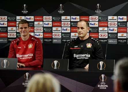 28.10.2018 Zuerich, Stadion Letzigrund Medienkonferenz vor dem Spiel FC Zuerich - Bayer Leverkusen. UEFA Europa League .Im Bild : Lars Bender Heiko Herrlich Trainer (Bayer Leverkusen)
