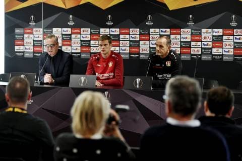 28.10.2018 Zuerich, Stadion Letzigrund Medienkonferenz vor dem Spiel FC Zuerich - Bayer Leverkusen. UEFA Europa League .Im Bild : Lars Bender Heiko Herrlich Trainer (Bayer Leverkusen)