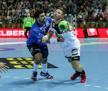 Deutschland,Wetzlar, Rittal-Arena, 20.10.2018, Handball, EHF Euro 2020 Qualifikation: Deutschland - Israel, Männer A Gruppe 1 Bild: v.li.Daniel Shkalim (Israel, 3),Bastian Roscheck (Germany, 19) Copyright: HMBxMedia ThomasxJäger