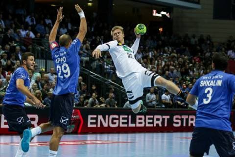 Deutschland,Wetzlar, Rittal-Arena, 20.10.2018, Handball, EHF Euro 2020 Qualifikation: Deutschland - Israel, Männer A Gruppe 1 Bild: v.li.Yosef Appo (Israel, 29),Franz Semper (Germany, 32) Copyright: HMBxMedia ThomasxJäger