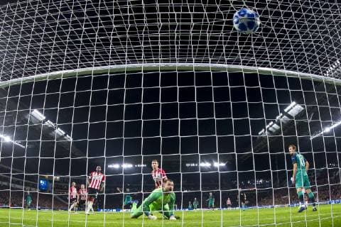 Sport Bilder des Tages EINDHOVEN, PSV Eindhoven - Tottenham Hotspur FC, football, Champions League, season 2018-2019, 24-10-2018, Philips Stadium, Tottenham Hotspur player Lucas (5L) scores 1-1, PSV goalkeeper Jeroen Zoet (M), Tottenham Hotspur player Harry Kane (R) PSV - Tottenham Hotspur  x2564029x