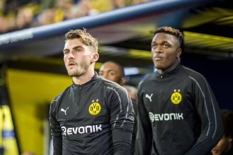 Fußball: UEFA Champions League, CL, Saison 2018 2019, 3. Spieltag, Borussia Dortmund - Athletico Madrid in Dortmund (Nordrhein-Westfalen). Dortmunds Maximilian Philipp (l.) und Dortmunds Dan-Axel Zagadou betreten das Stadion. Copyright: xKirchner DavidxInderliedx