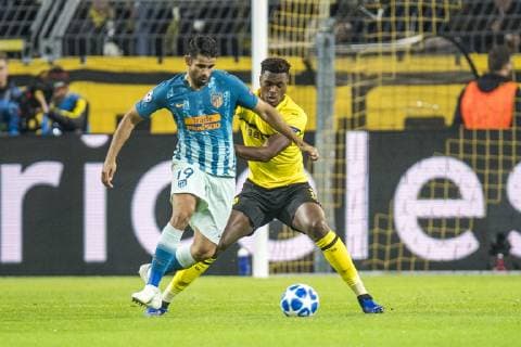 Fußball: UEFA Champions League, CL, Saison 2018 2019, 3. Spieltag, Borussia Dortmund - Athletico Madrid in Dortmund (Nordrhein-Westfalen). Madrids Diego Costa (l.) und Dortmunds Dan-Axel Zagadou kämpfen um den Ball. Copyright: xKirchner DavidxInderliedx