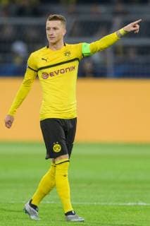 ^Marco Reus (Borussia Dortmund 11) gibt Anweisungen beim Champions League Spiel zwischen Borussia Dortmund und Atletico Madrid am 24.10.2018, Borussia Dortmund vs Atletico Madrid, Champions League, 24.10.2018 Dortmund Copyright: xSchuelerx xEibnerx-xPressefotox EP_EER