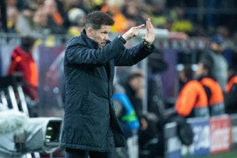 24.10.2018, xkvx, Fussball UEFA Champions League, Borussia Dortmund - Atletico Madrid emspor, v.l. Head Coach Trainer Diego Simeone (Atletico Madrid) gibt Anweisung, gestikuliert, mit den Armen gestikulieren, gives instructions, gesticulate (DFL DFB REGULATIONS PROHIBIT ANY USE OF PHOTOGRAPHS as IMAGE SEQUENCES and or QUASI-VIDEO) Dortmund