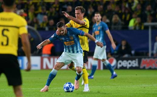Fussball, UEFA Champions League, Herren, Saison 2018 2019, Gruppe A, 3. Spieltag, Signal Iduna Park Dortmund, Bor. Dortmund (gelb) - Atletico Madrid (blau); Mario Götze (BVB), Koke (ATM). Aktion UEFA REGULATIONS PROHIBIT ANY USE OF PHOTOGRAPHS AS IMAGE SEQUENCES AND OR QUASI-VIDEO.