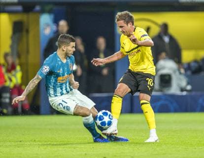 Fußball: UEFA Champions League, CL, Saison 2018 2019, 3. Spieltag, Borussia Dortmund - Athletico Madrid in Dortmund (Nordrhein-Westfalen). Madrids Lucas Hernandez (l.) und Dortmunds Mario Götze Goetze kämpfen um den Ball. Copyright: xKirchner DavidxInderliedx