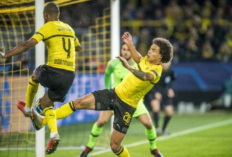 Fußball: UEFA Champions League, CL, Saison 2018 2019, 3. Spieltag, Borussia Dortmund - Athletico Madrid in Dortmund (Nordrhein-Westfalen). Dortmunds Abdou Diallo (l.) und Dortmunds Axel Witsel behindern sich. Copyright: xKirchner DavidxInderliedx
