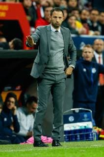 Tuerkei, Istanbul 24.10.2018, UEFA Champions League - 2018 19 Season, Vorrunde, Gruppenphase - Gruppe D - 3. Spieltag, Galatasaray Istanbul - FC Schalke 04, Chef-Trainer Domenico Tedesco (S04) gestikuliert, gestik ( DeFodi048