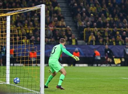 24.10.2018, Fussball UEFA Champions League 2018 2019, Gruppenphase, 3.Spieltag, Borussia Dortmund - Atletico Madrid, im Signal-Iduna-Park Dortmund. Tor zum 1:0, Torwart Jan Oblak (Atletico Madrid)