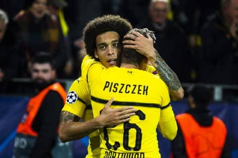 GER, UEFA CL, Borussia Dortmund vs Atletico Madrid 24.10.2018, Signal Iduna Park, Dortmund, GER, UEFA CL, Borussia Dortmund vs Atletico Madrid, UEFA REGULATIONS PROHIBIT ANY USE OF PHOTOGRAPHS AS IMAGE SEQUENCES AND OR QUASI-VIDEO im Bild picture shows: Axel Witsel (Borussia Dortmund 28) trifft zum 1:0 und jubelt mit Lukasz Piszczek (Borussia Dortmund 26) vor den Fans,