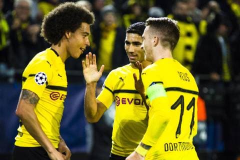 GER, UEFA CL, Borussia Dortmund vs Atletico Madrid 24.10.2018, Signal Iduna Park, Dortmund, GER, UEFA CL, Borussia Dortmund vs Atletico Madrid, UEFA REGULATIONS PROHIBIT ANY USE OF PHOTOGRAPHS AS IMAGE SEQUENCES AND OR QUASI-VIDEO im Bild picture shows: Axel Witsel (Borussia Dortmund 28) trifft zum 1:0 und jubelt mit Achraf Hakimi (Borussia Dortmund 5) und Marco Reus (Borussia Dortmund 11) vor den Fans,