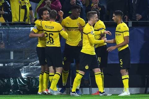 Fußball Champions League Gruppenphase 3. Spieltag Borussia Dortmund - Atletico Madrid am 24.10.2018 im Signal Iduna Park in Dortmund Torjubel zum 1:0 durch Axel Witsel ( Dortmund ) DFL DFB regulations prohibit any use of photographs as image sequences and or quasi-video.