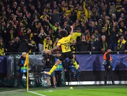 Sport Themen der Woche KW43 Sport Bilder des Tages 24.10.2018, Fussball, UEFA Champions League, Saison 2018 2019, Vorrunde, 3. Spieltag, Borussia Dortmund - Atletico Madrid, Jubel Axel Witsel (Borussia Dortmund) *** 24 10 2018 Football UEFA Champions League Season 2018 2019 Preliminary Round 3 Matchday Borussia Dortmund Atletico Madrid Cheers Axel Witsel Borussia Dortmund Team2