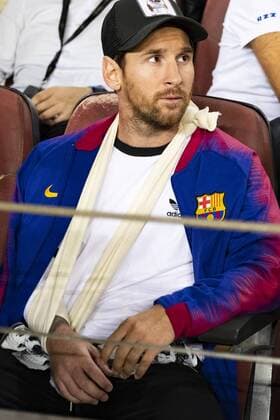 Sport Bilder des Tages 24.10.2018, xslx, Fussball Champions League, FC Barcelona Barca - Inter Mailand emspor, v.l. Lionel Messi (FC Barcelona) wuerde gesehen vor spiel beginnt (DFL DFB REGULATIONS PROHIBIT ANY USE OF PHOTOGRAPHS as IMAGE SEQUENCES and or QUASI-VIDEO) Barcelona