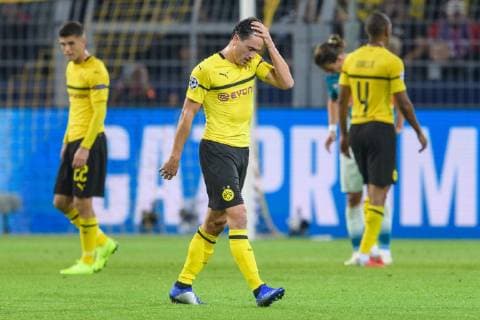 Thomas Delaney (Borussia Dortmund 6) wird verletzt ausgewechselt beim Champions League Spiel zwischen Borussia Dortmund und Atletico Madrid am 24.10.2018, Borussia Dortmund vs Atletico Madrid, Champions League, 24.10.2018 Dortmund Copyright: xSchuelerx xEibnerx-xPressefotox EP_EER