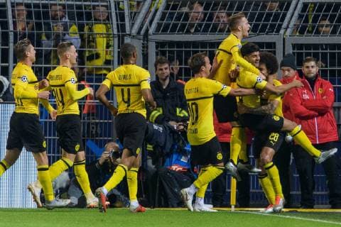 l-r: Lukasz Piszczek (Borussia Dortmund 26), Jacob Bruun Larsen (Borussia Dortmund 34), Abdou Diallo (Borussia Dortmund 4), Mario Goetze (Borussia Dortmund 10), Marco Reus (Borussia Dortmund 11), Mahmoud Dahoud (Borussia Dortmund 19) und Axel Witsel (Borussia Dortmund 28) beim Torjubel nach dem Treffer zum 1:0 beim Champions League Spiel zwischen Borussia Dortmund und Atletico Madrid am 24.10.2018, Borussia Dortmund vs Atletico Madrid, Champions League, 24.10.2018 Dortmund Copyright: xSchuelerx xEibnerx-xPressefotox EP_EER