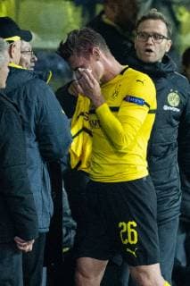 24.10.2018, xkvx, Fussball UEFA Champions League, Borussia Dortmund - Atletico Madrid emspor, v.l. Lukasz Piszczek (BVB Borussia Dortmund) muss verletzt ausgewechselt werden (DFL DFB REGULATIONS PROHIBIT ANY USE OF PHOTOGRAPHS as IMAGE SEQUENCES and or QUASI-VIDEO) Dortmund
