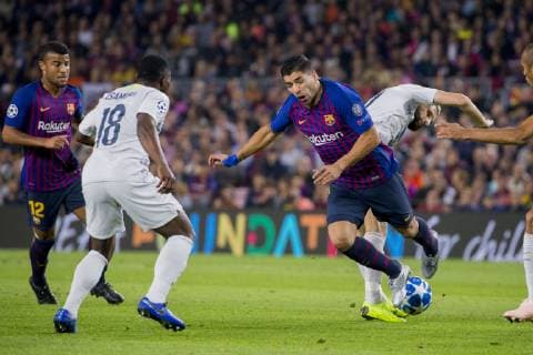 Futbol, Barceona vs Inter de mil‡n El jugador del Barcelona Luis Suarez disputa el bal—n durante el partido de Champions League realizado en el estadio Camp Nou de Barcelona, Espana. 24 10 2018 Joan Monfort Photosport Barcelona vs Inter, campeonato 2018 