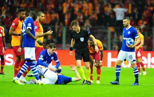 Sport Bilder des Tages Referee Benoit Bastien during the UEFA Champions League Group D match between Galatasaray and FC Schalke 04 at Turk Telekom Stadium in Istanbul , Turkey on October 24 , 2018. 