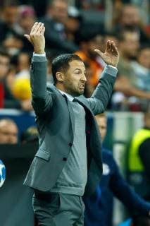 Tuerkei, Istanbul 24.10.2018, UEFA Champions League - 2018 19 Season, Vorrunde, Gruppenphase - Gruppe D - 3. Spieltag, Galatasaray Istanbul - FC Schalke 04, Chef-Trainer Domenico Tedesco (S04) gestikuliert, gestik ( DeFodi048