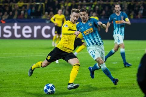 24.10.2018, xkvx, Fussball UEFA Champions League, Borussia Dortmund - Atletico Madrid emspor, v.l. Torjubel, Goal celebration, celebrate the goal zum 1:0 durch Axel Witsel (BVB Borussia Dortmund) (DFL DFB REGULATIONS PROHIBIT ANY USE OF PHOTOGRAPHS as IMAGE SEQUENCES and or QUASI-VIDEO) Dortmund