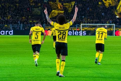 Fußball Champions League Gruppenphase 3. Spieltag Borussia Dortmund - Atletico Madrid am 24.10.2018 im Signal Iduna Park in Dortmund Torjubel zum 1:0 durch Axel Witsel ( Dortmund ) DFL Regulations prohibit any use of photographs as image sequences and or quasi video.