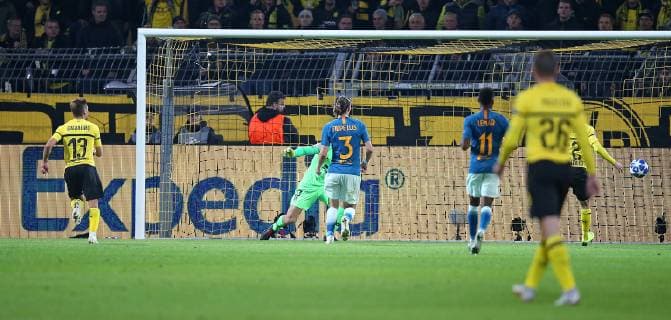 24.10.2018, Fussball UEFA Champions League 2018 2019, Gruppenphase, 3.Spieltag, Borussia Dortmund - Atletico Madrid, im Signal-Iduna-Park Dortmund. Tor zum 2:0