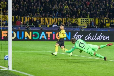Jadon Sancho (Borussia Dortmund 7) mit dem Tor zum 3:0 gegfen Torwart Jan Oblak (Atletico Madrid 13) beim Champions League Spiel zwischen Borussia Dortmund und Atletico Madrid am 24.10.2018, Borussia Dortmund vs Atletico Madrid, Champions League, 24.10.2018 Dortmund Copyright: xSchuelerx xEibnerx-xPressefotox EP_EER
