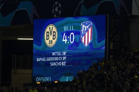 Sport Bilder des Tages GER, UEFA CL, Borussia Dortmund vs Atletico Madrid 24.10.2018, Signal Iduna Park, Dortmund, GER, UEFA CL, Borussia Dortmund vs Atletico Madrid, UEFA REGULATIONS PROHIBIT ANY USE OF PHOTOGRAPHS AS IMAGE SEQUENCES AND OR QUASI-VIDEO im Bild picture shows: Anzeigetafel mit Endstand 4:0,
